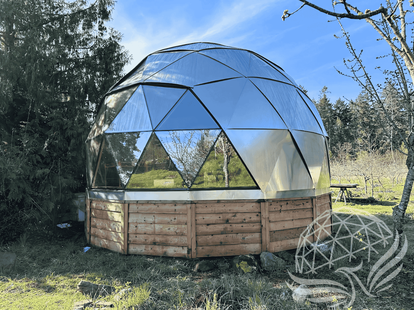 Geodesic residential dome with aluminum roof kit and glass panorama window