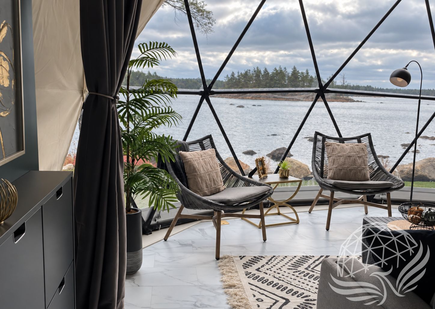Cozy Geodesic Retreat by the Sea
